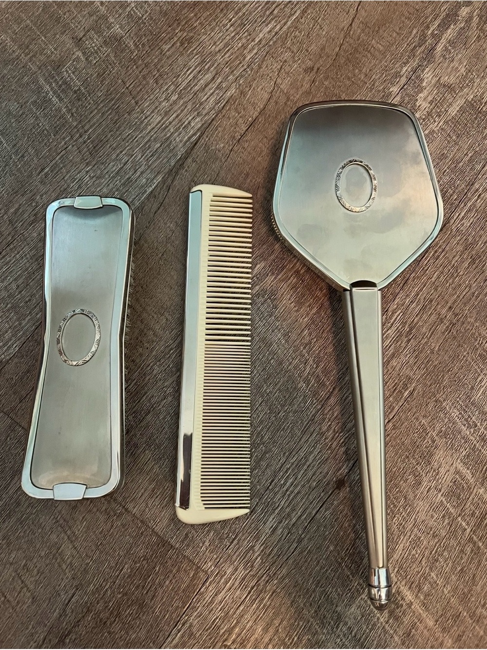 Men's / Women’s Silver Grooming Set -